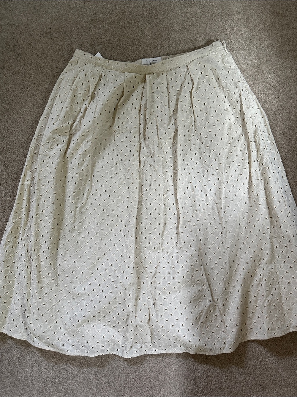 Banana Republic Eyelet Poofy Midi Skirt in Cream Women’s Size 16 NWT